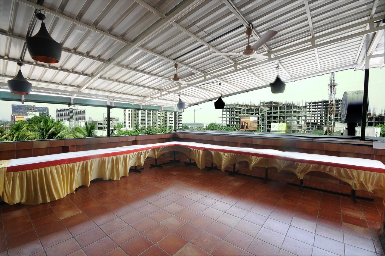 Shreeji Vatika Hotel Surat Exterior photo