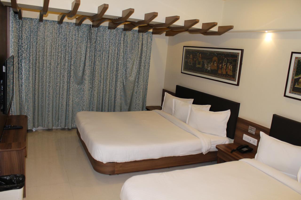 Shreeji Vatika Hotel Surat Exterior photo